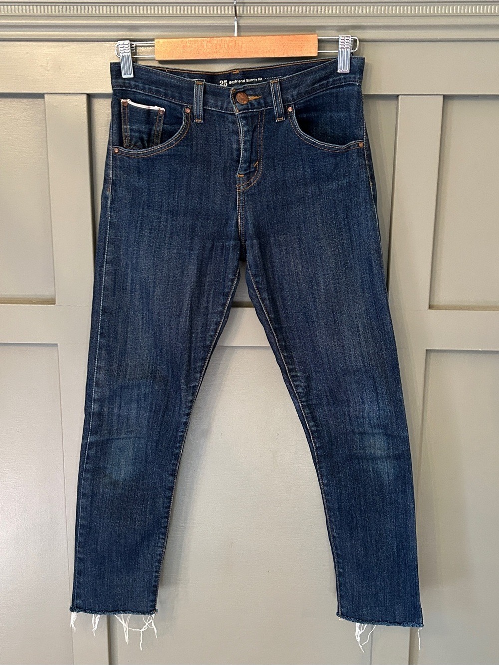 Levi's Boyfriend Skinny Fit Jeans Dark Wash Raw Cut Hem Size 25